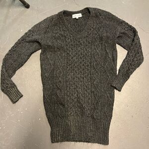 John + Jenn Small Grey Oversized V Neck Longsleeve Sweater
